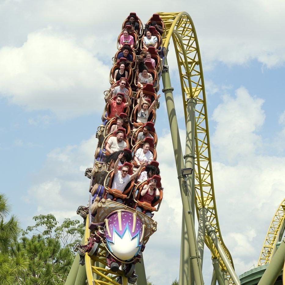 Man who died on Universal Orlando roller coaster had a spinal condition, report says